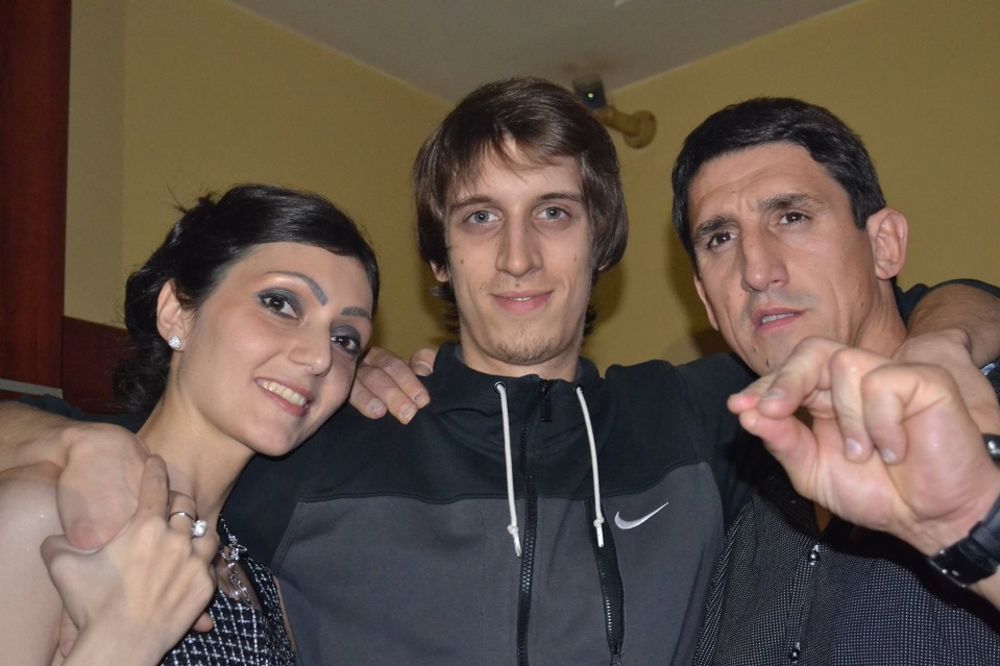 Kristijan se slikao sa sinom i lepom cicom, a ima i zanimljivu poruku na Fejsbuku!