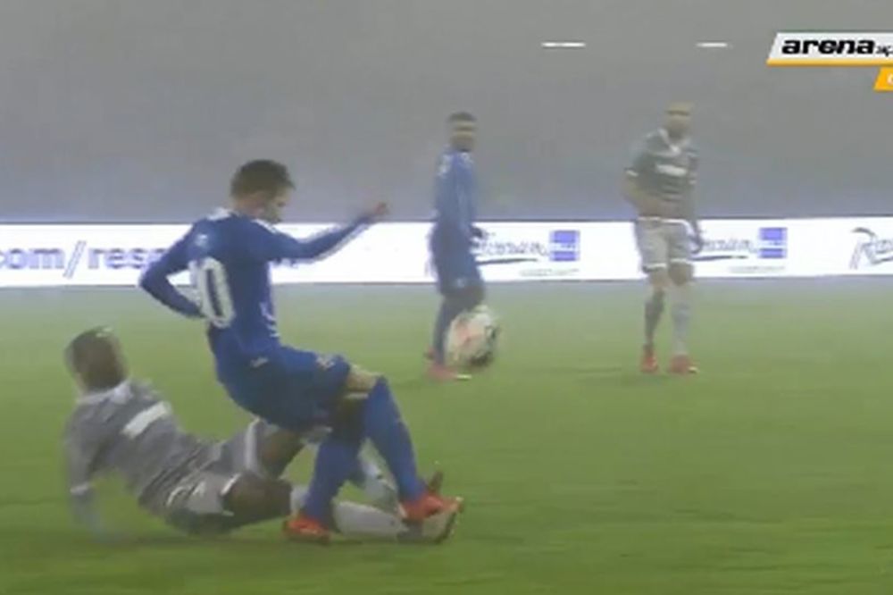 Da li je zasluženo isključenje? Crveni karton igraču Hajduka izazvao potres u Hrvatskoj! (VIDEO)