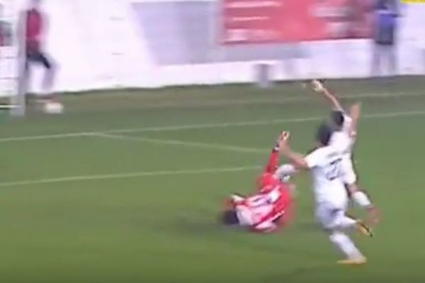 Vijeira pao u šesnaestercu, sudija bez dileme svirao penal, Ibanjez po običaju pogodio! (VIDEO)