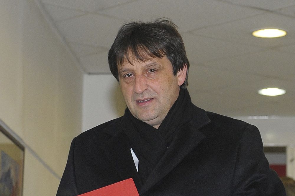 Ministar prostak treba da ode! Protest novinara pred Vladom u 19 časova! (FOTO) (VIDEO)