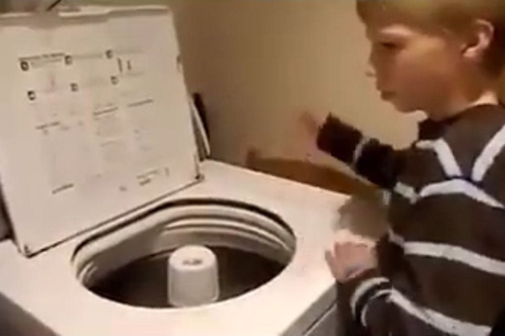 On ima autizam... I jezivo dobar osećaj za ritam! (VIDEO)