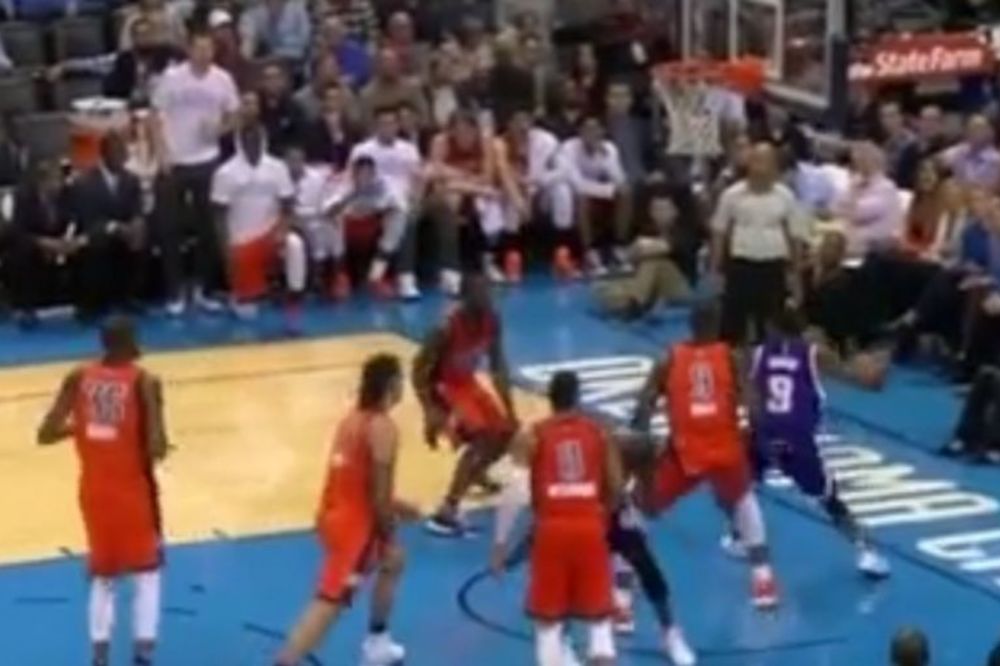 Odakle ti ideja? Rondo je bukvalno izmislio ovu asistenciju! (VIDEO)