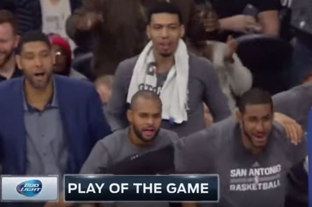 Marjanović zakucao preko dvojice i bacio u trans mentora Dankana i klupu Sparsa! (VIDEO)