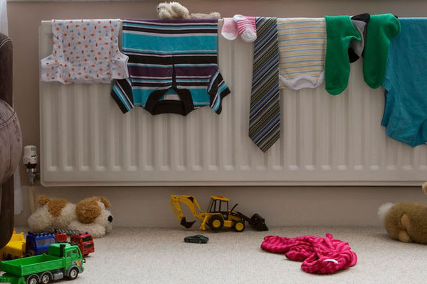 Sušite odeću na radijatoru? Evo zašto je to opasno za zdravlje