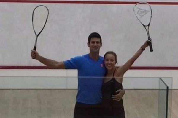 Novak ni na odmoru ne ispušta reket iz ruke! (FOTO)