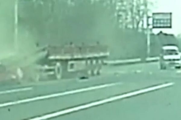 Kamion smrti: Bolje bi bilo da da nije ni kočio! (VIDEO)