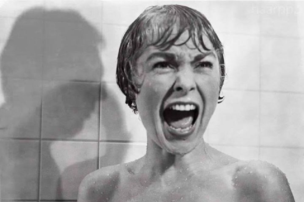 Ovo je spržilo Internet danas: Vučićeva senka plaši glumicu u filmu Psiho! (FOTO)