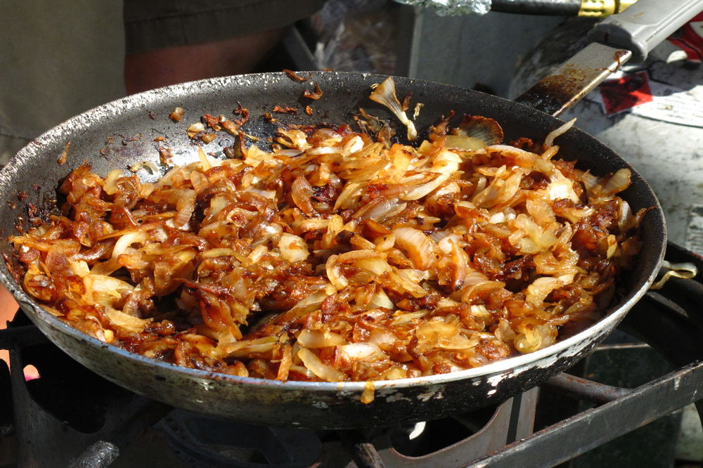 Preti mu dve godine zatvora, jer se carski gostio u zatvorenom restoranu! (FOTO)