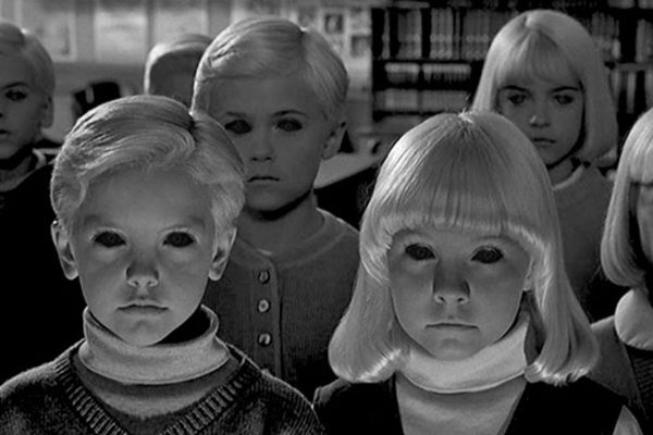 Da li je to dete sa druge planete? Smete li da ga pogledate u oči? Crne su! (FOTO)