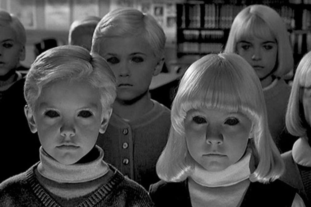 Da li je to dete sa druge planete? Smete li da ga pogledate u oči? Crne su! (FOTO)