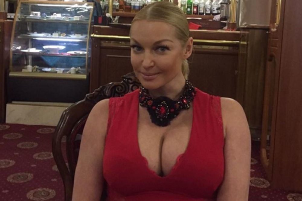 Odbila seks s ruskim tajkunima: Prsata balerina nastradala jer je debela! (FOTO)