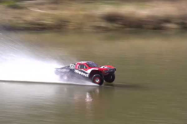 Ovo su najluđi trikovi četvorotočkaša... Na daljinski! (VIDEO)