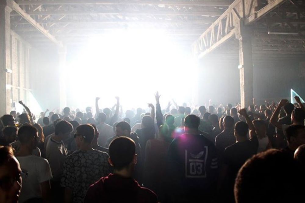 Party ludilo! Spremite se da uđete u drugu dimenziju u predratnoj vili na Dedinju! (FOTO)