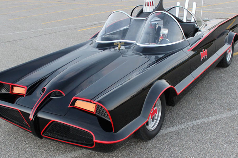 Pedesetogodišnji fanatik ostvario dečački san: Pravi replike originalnog Betmobila (FOTO) (VIDEO)