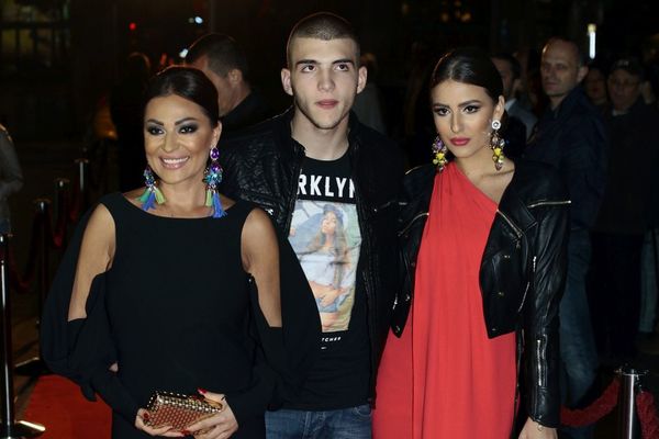 Ražnatijans: 8 razloga zbog kojih bi Ceca i deca pokidali Kardašijane! (FOTO) (VIDEO)