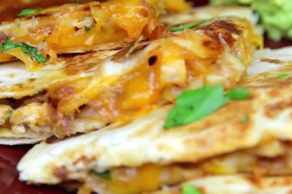 Niste znali da ih napravite, a želite da probate? Ovako se prave kesadilje (RECEPT) (VIDEO)