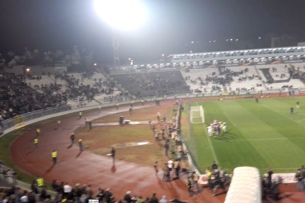 Od Idemo dalje do Pi***ce: Dva snimka koji najbolje pokazuju odnos Grobara i igrača! (VIDEO)