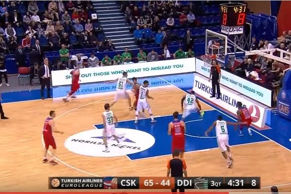 Teodosićeve oči na leđima: Samo je on znao da će njegov saigrač biti ispod koša! (VIDEO)