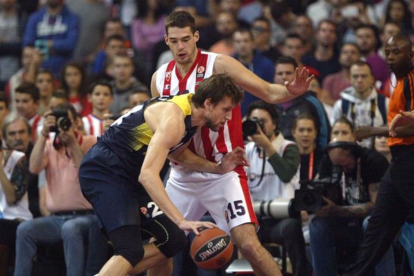 Zvezda nije uspela da iznenadi Fener: Turski tim ubedljivo slavio u Istanbulu! (VIDEO)