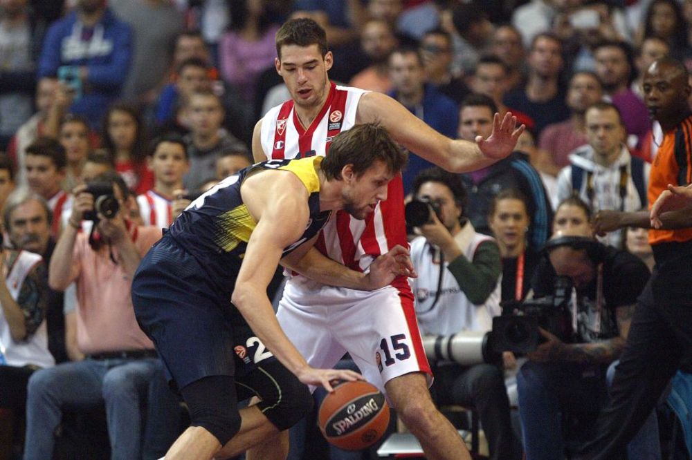 Zvezda nije uspela da iznenadi Fener: Turski tim ubedljivo slavio u Istanbulu! (VIDEO)