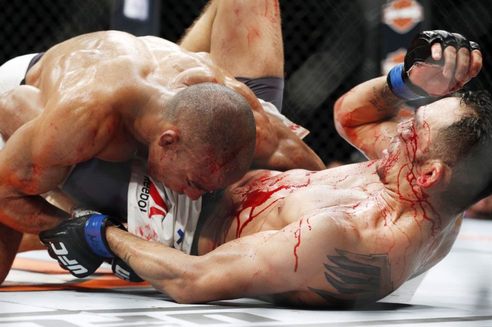 Krv pršti na sve strane: Da li je ovo najbrutalnija tuča ikada? (FOTO) (VIDEO)