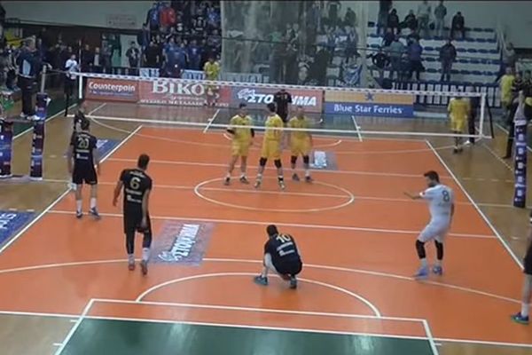 Solunski derbi u odbojci prekinut zbog pljuvačine! (VIDEO)