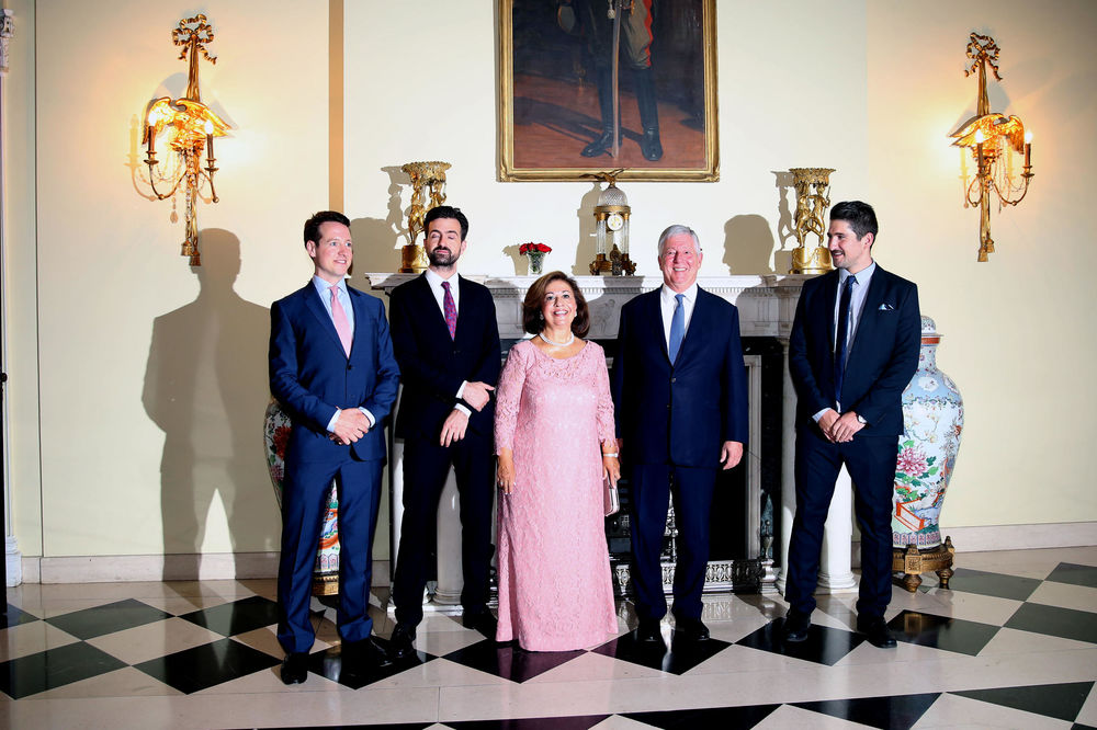 Duguju najmanje 10.000 evra: Karađorđevićima isekli struju!