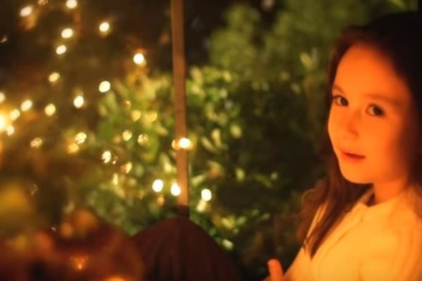 Peva omiljenu pesmu svoje pokojne majke. Njen glas je - N.E.V.E.R.O.V.A.T.A.N! (VIDEO)