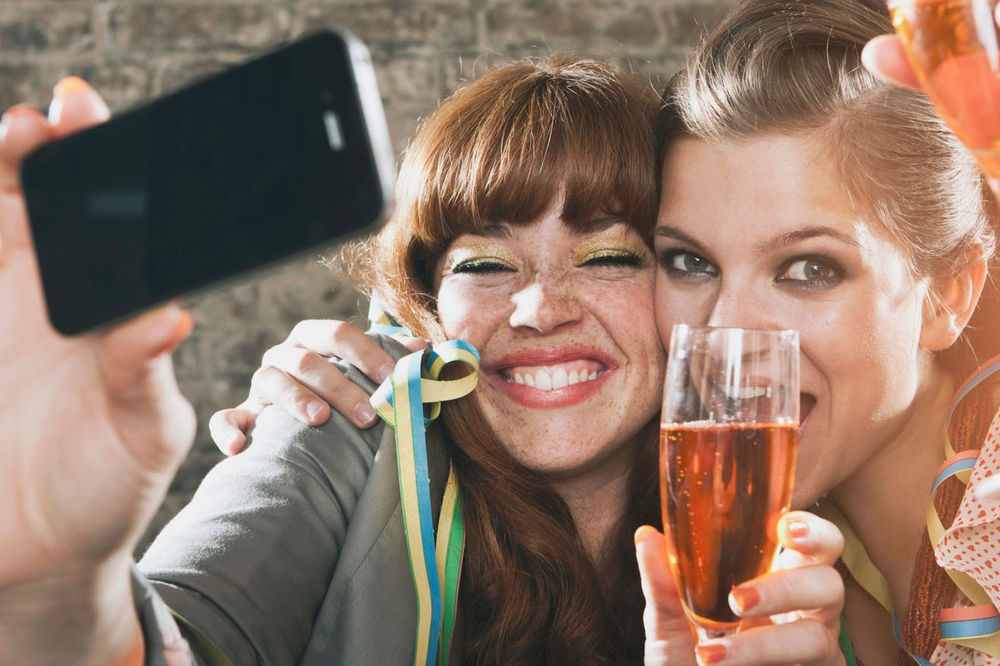 Da li ste nekad poslali ovakav SMS? Ovo su poruke pijanih ljudi (FOTO) (GIF)