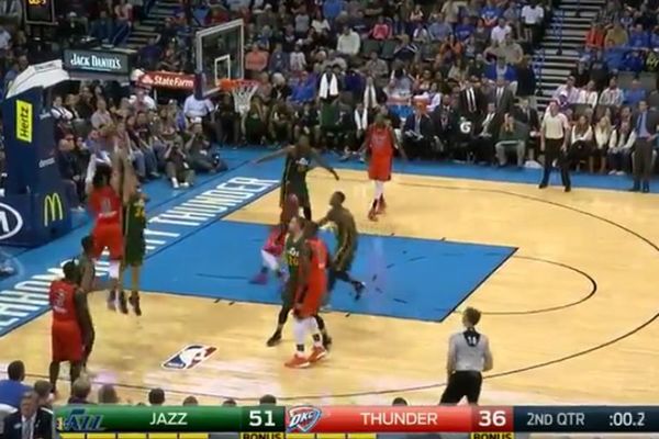 Vestbruku je trik sa basketa iz Long Biča pomogao da pogodi u poslednjoj sekundi! (VIDEO)