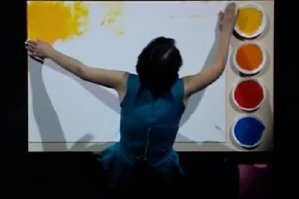 Vidi kroz slike: Rođena je s hendikepom, ali stvara fenomenalna umetnička dela (VIDEO)