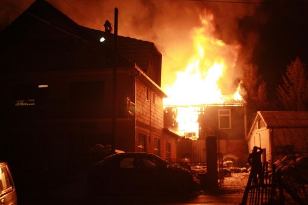 Čovek izgoreo do ugljenisanja! Stravičan požar u Vranju!