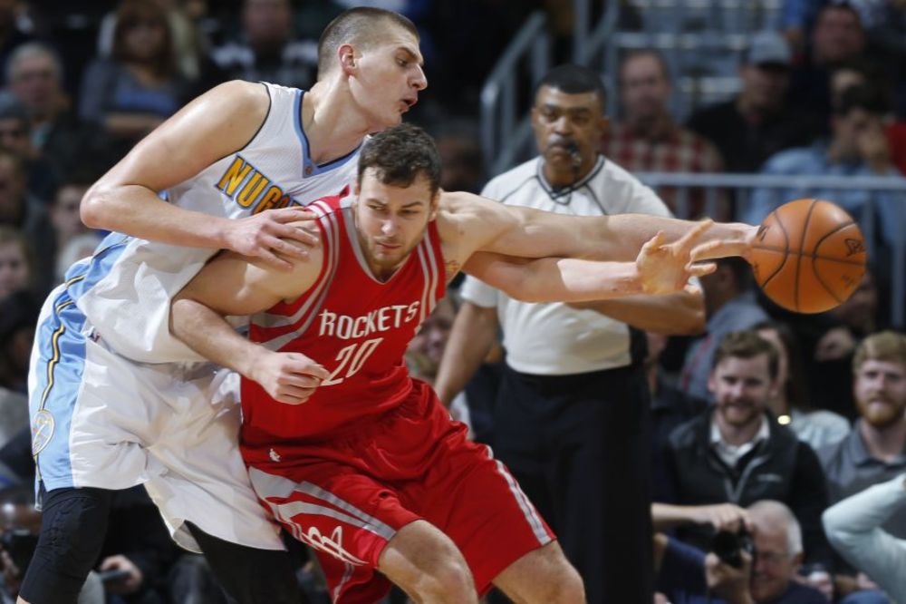 Jokić ne može da promaši! Sparsi demolirali Jutu, a Bobi sedeo na klupi! (VIDEO)