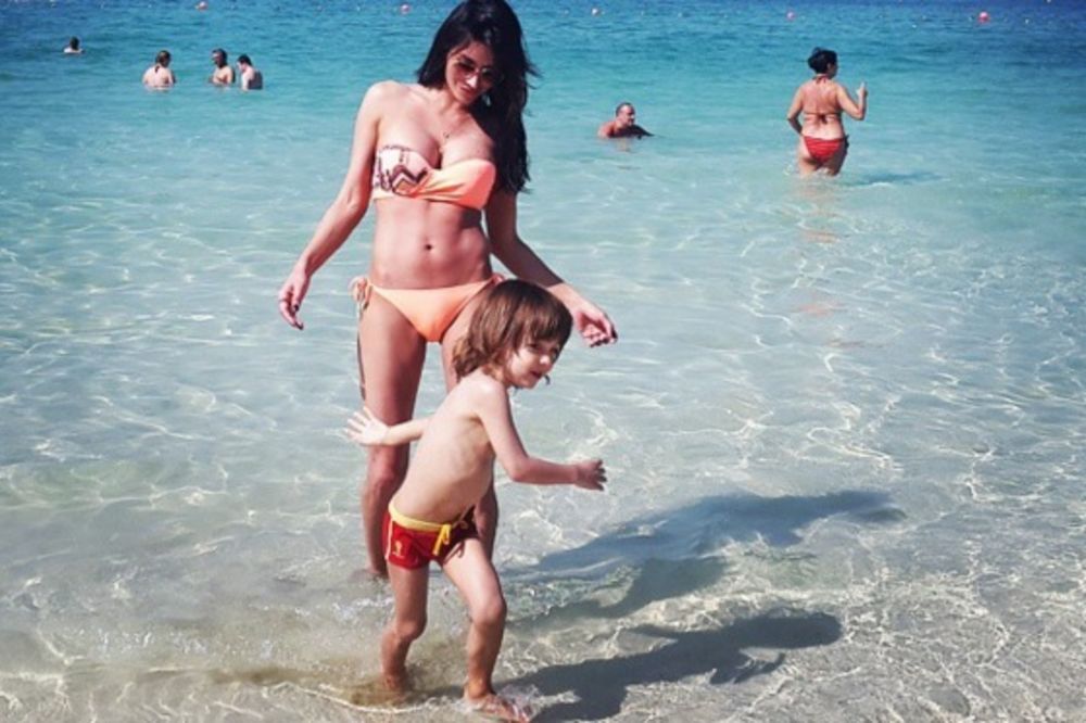 Ko se porodio pre metar dana? Bojana Rajić izgleda kao da nije ni bila trudna! (FOTO)