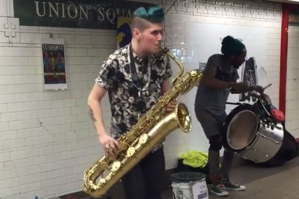 Prvo su zauzeli njujorški metro, a potom zarobili slučajne prolaznike! (VIDEO)