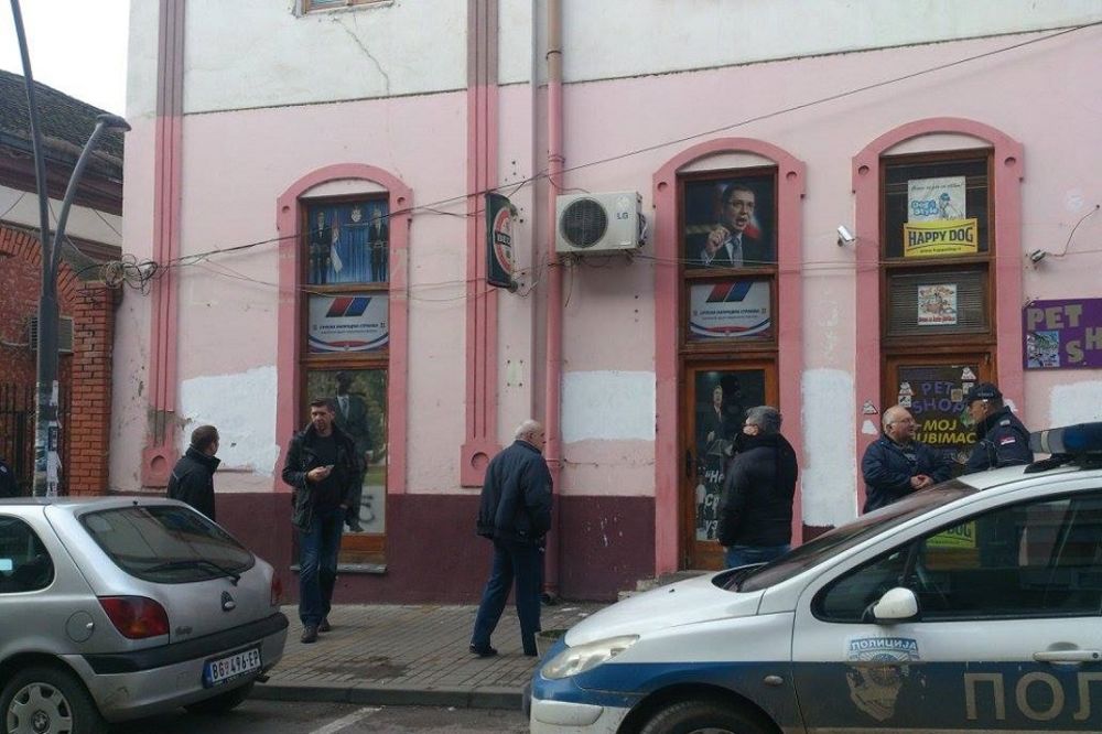 Policajci u šoku: Aleksandar Vučić demolirao prostorije SNS u Smederevskoj Palanci!
