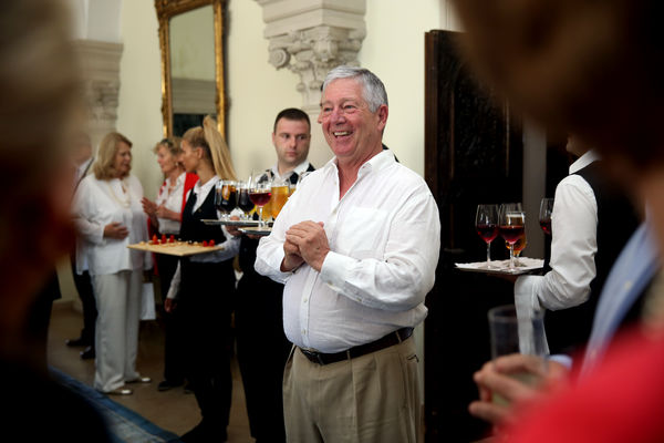 Karađorđevićima isključili struju, a sad duguju stotine hiljada za vodu!