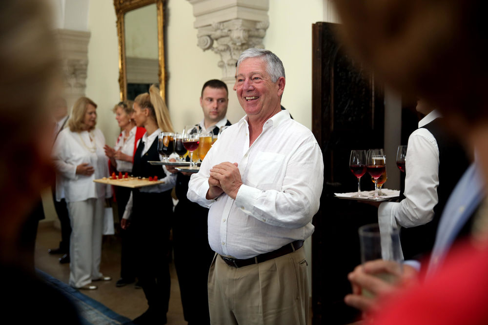 Karađorđevićima isključili struju, a sad duguju stotine hiljada za vodu!