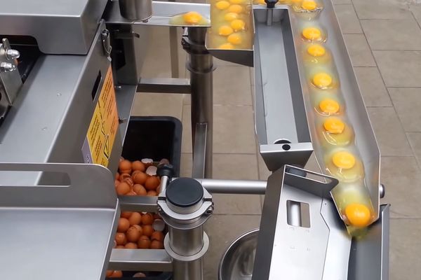 Snimak razbijanja jaja najbolji je lek za živce! Ne verujete? (VIDEO)