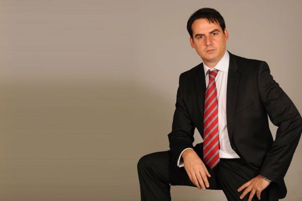 Kesić objasnio: U rijalitije treba ubaciti nekoliko samoubica i matorih bračnih parova, pa glasati ko će pre odapeti (FOTO)