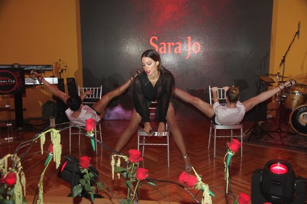 Femme fatale! Sara Jo raspaljuje mušku maštu! Posle ovih fotki, teško da će je iko više gledati kao devojčicu! (FOTO) (VIDEO)