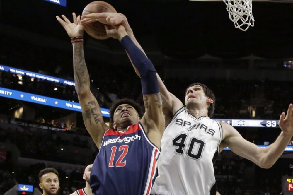 Bobi je prvo prikucao igrača Vašingtona za parket, a onda izazvao delirijum kad je zakucao! (VIDEO)