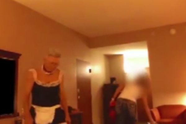 Naručio prostitutku, dobio pandurku! Kad ga je videla, umrla je od smeha! (VIDEO)