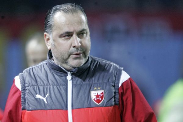 Ovu sliku Delije šeruju na društvenim mrežama: Grof u izdanju kavom ga vide navijači! (FOTO)