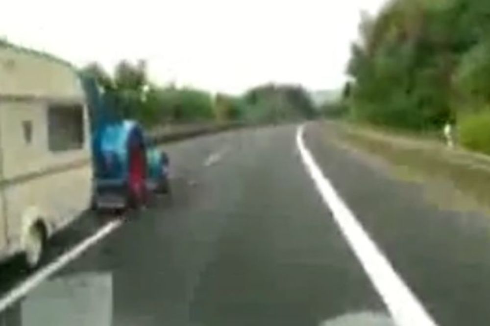 #ONOKAD te na nemačkom auto-putu pretekne fensi traktor! (VIDEO)
