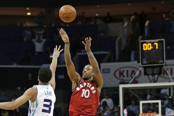 Reptorsi dali trojku sa pola 0,7 sekundi pre kraja, ali im je pravilo o tajmautu oduzelo pobedu! (VIDEO)