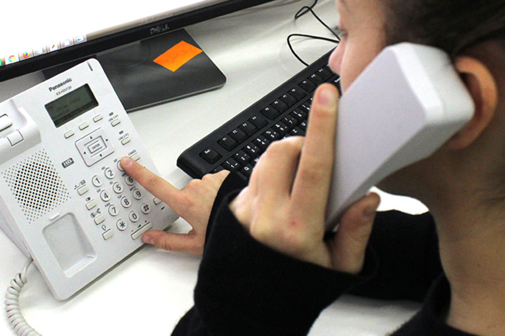 Zovu vas non-stop na fiksni i nude poklone? Zapravo varaju ljude i to na sledeći način!