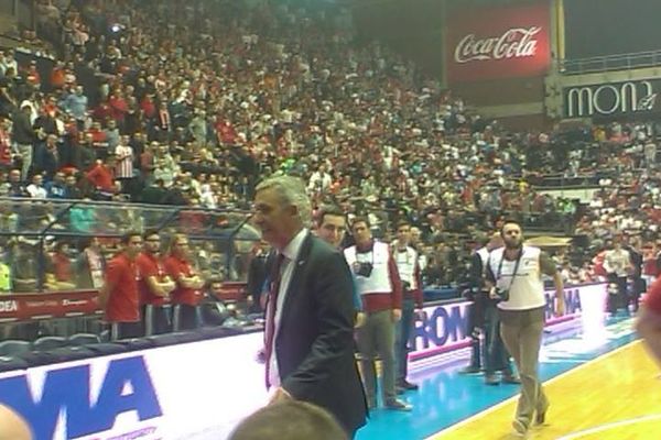 More emocija na parketu i tribinama: Doček Pešiću kakav će zauvek pamtiti! (VIDEO)