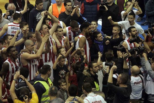 Zgazi ih sve: Ovako su igrači Zvezde sa Delijama slavili plasman u Top 16! (VIDEO)