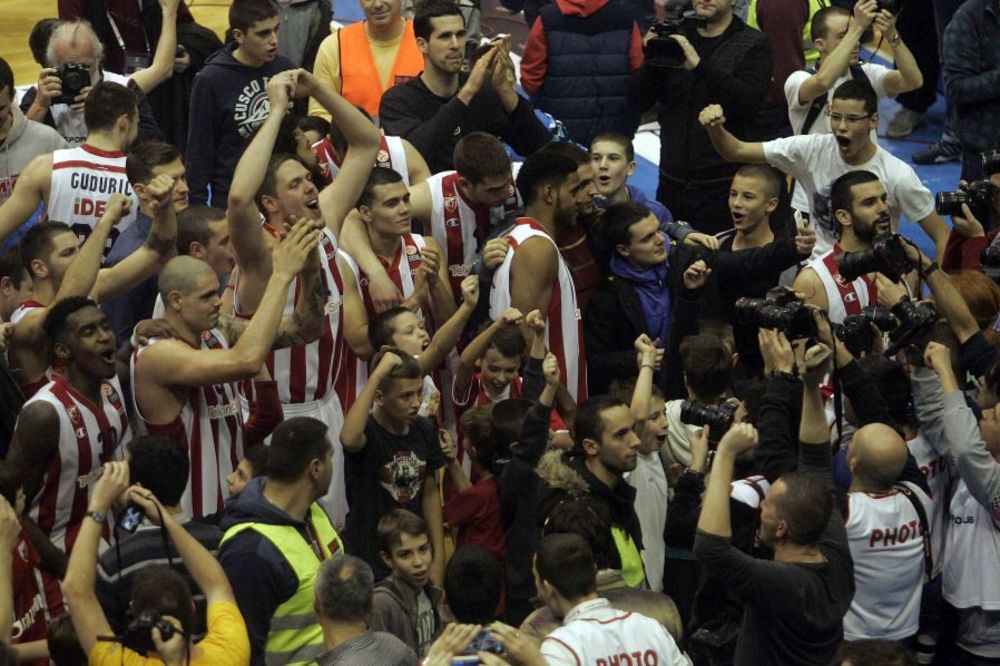Zgazi ih sve: Ovako su igrači Zvezde sa Delijama slavili plasman u Top 16! (VIDEO)